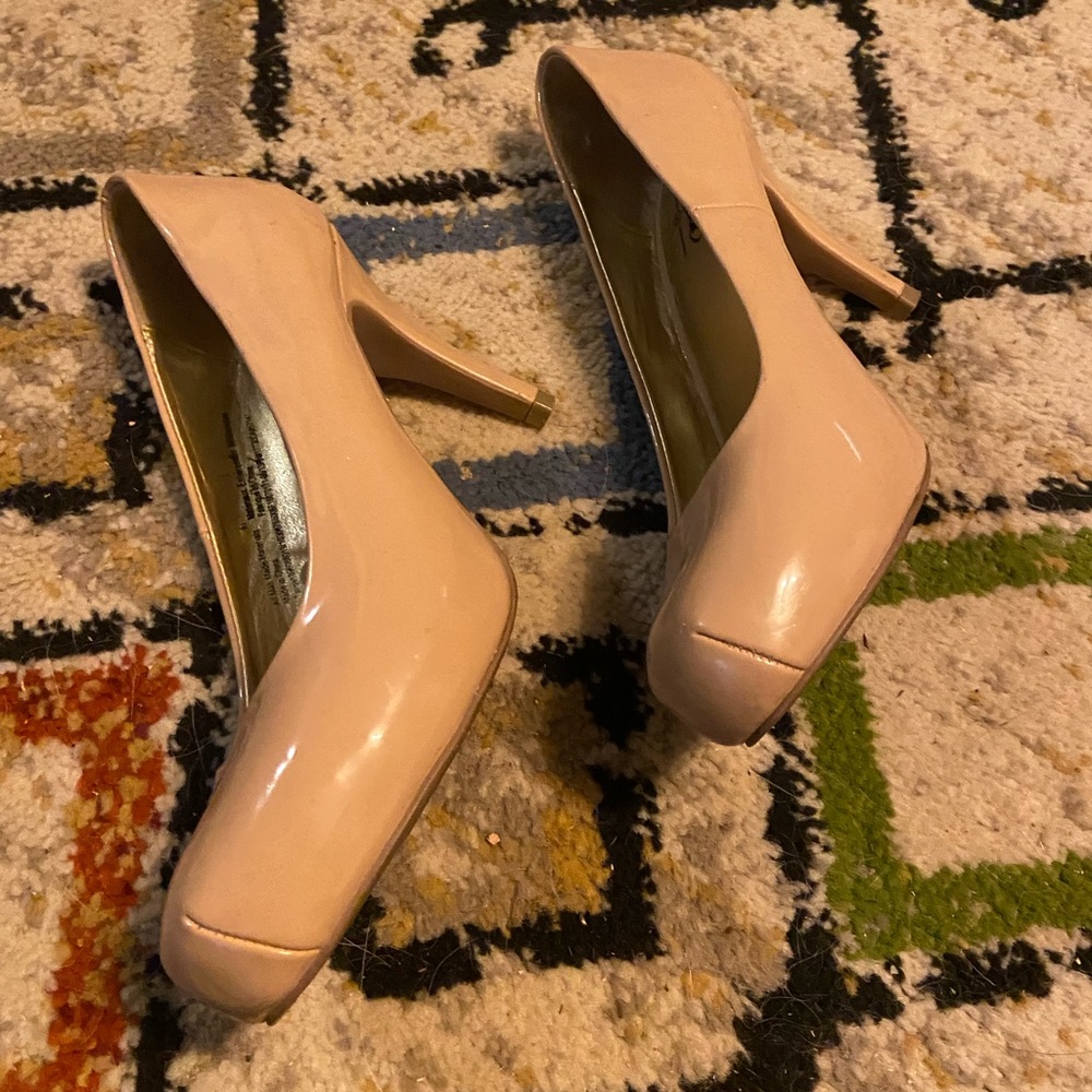 Neutral heels - Picture 3 of 6